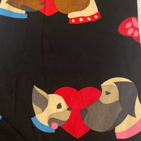 LulaRoe tc2 dog hearts and paw leggings - Picture 2 of 3